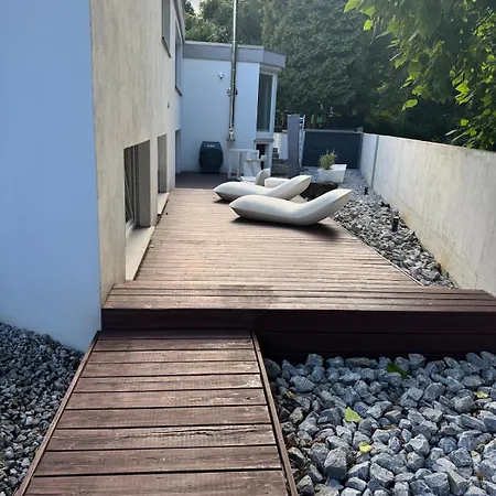 Apartamento Poolhaus Design-loft Mit Terrasse Am Park