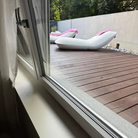 Poolhaus Design-loft Mit Terrasse Am Park Apartmán